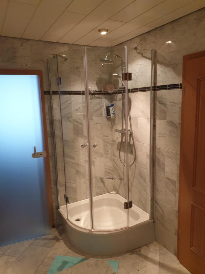 Wohnung Fuer 4 Personen, 2 Schlafzimmer, 2 Parkplaetze, Wlan Konstanz Exteriör bild