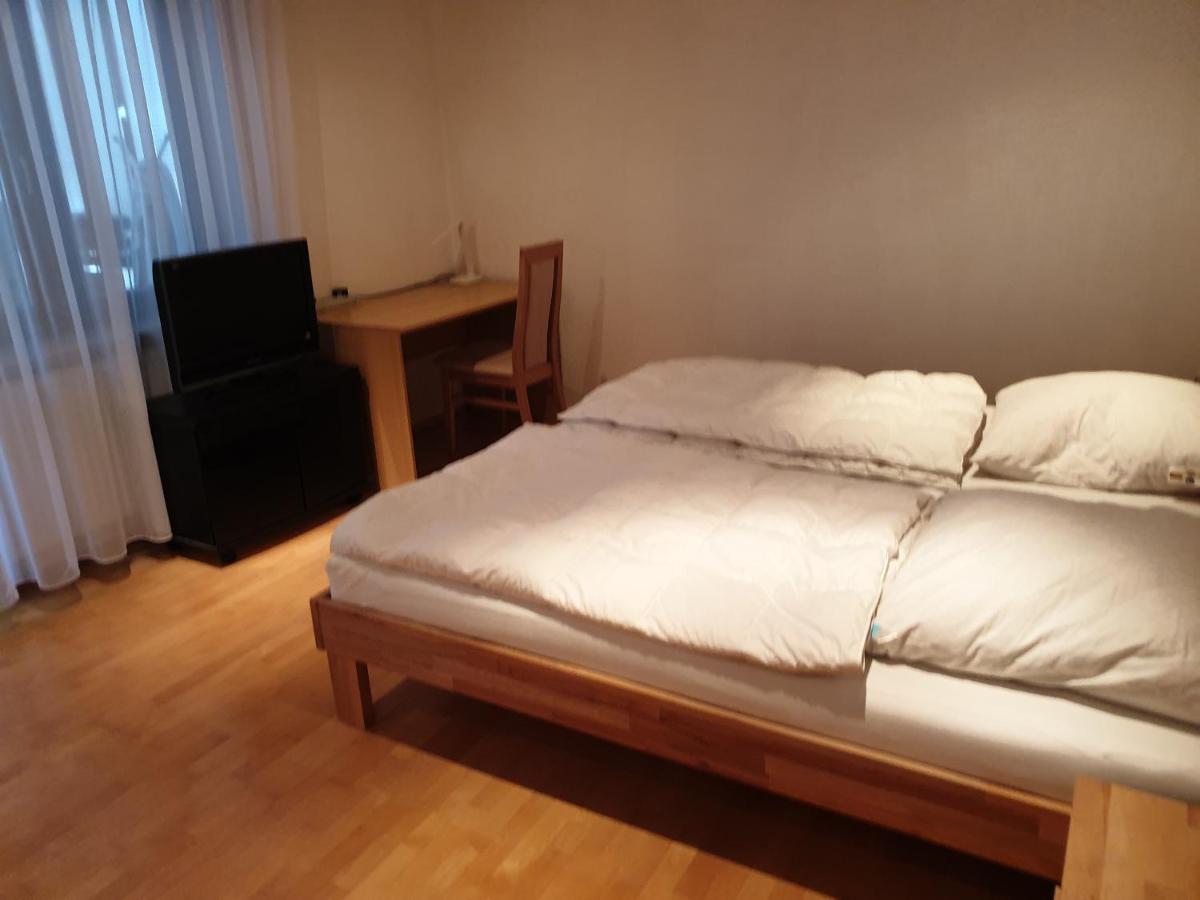 Wohnung Fuer 4 Personen, 2 Schlafzimmer, 2 Parkplaetze, Wlan Konstanz Exteriör bild